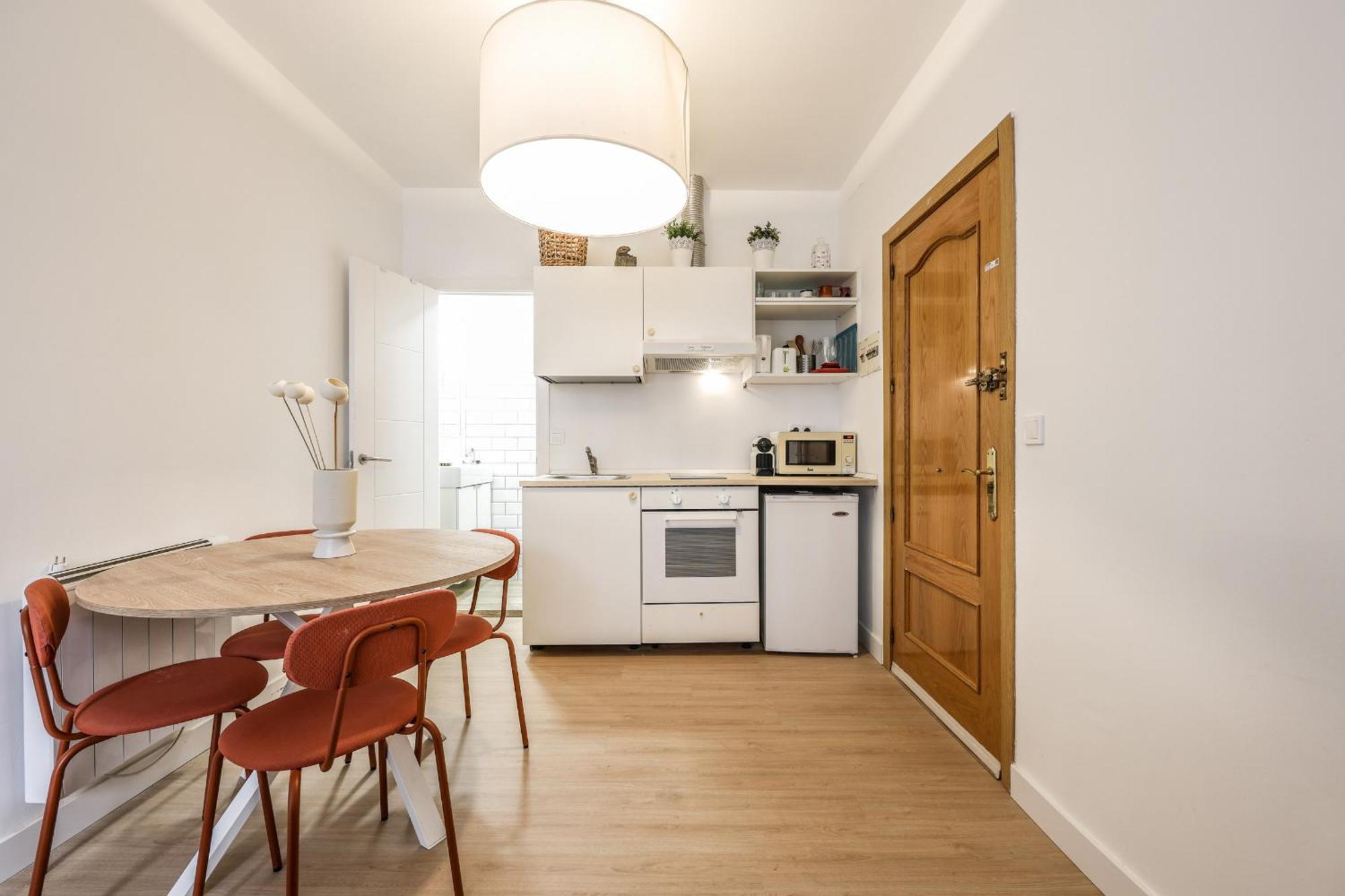 Pequeno Apartamento Reformado En Tirso De Molina Alquiler Temporal Madrid Eksteriør billede