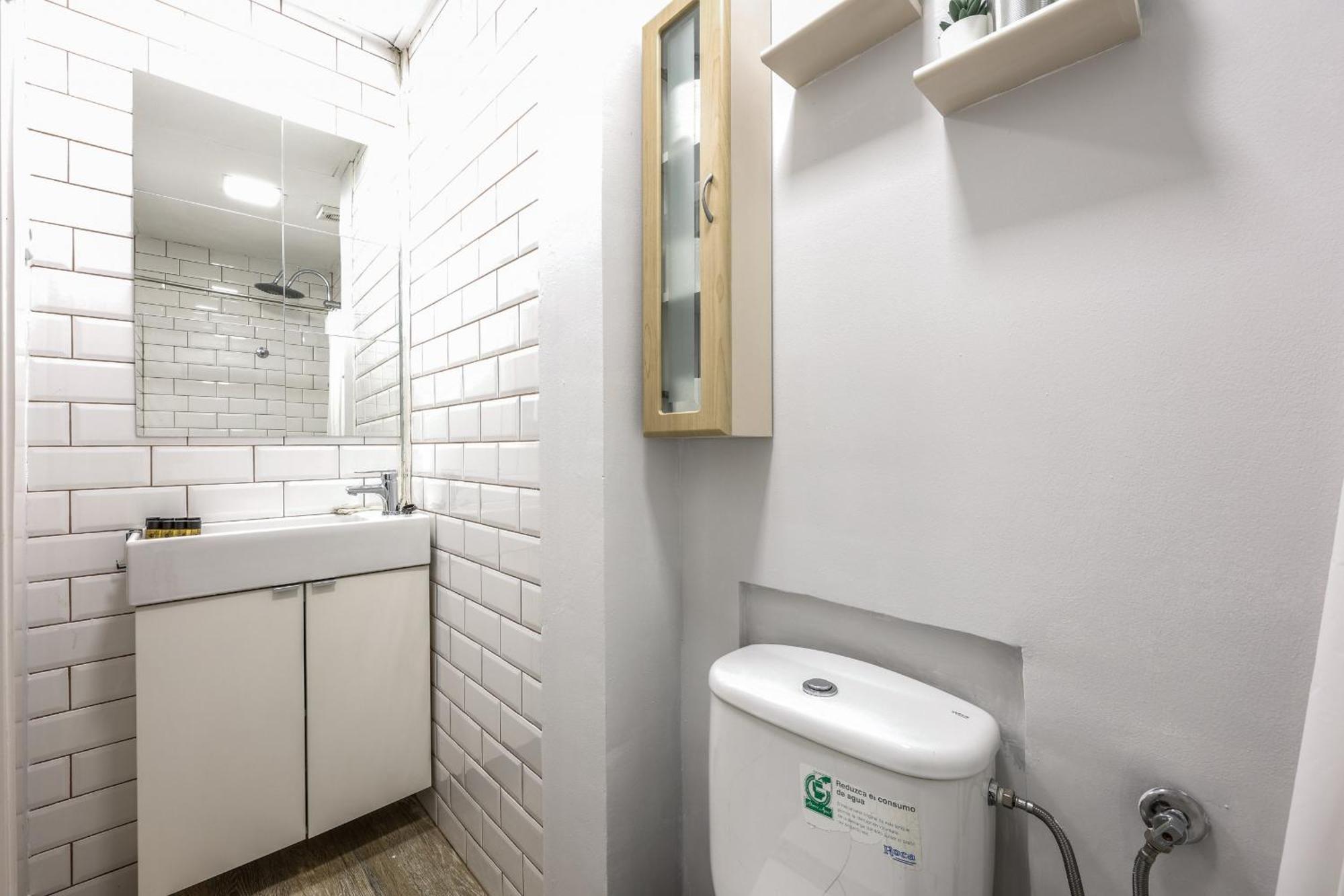Pequeno Apartamento Reformado En Tirso De Molina Alquiler Temporal Madrid Eksteriør billede